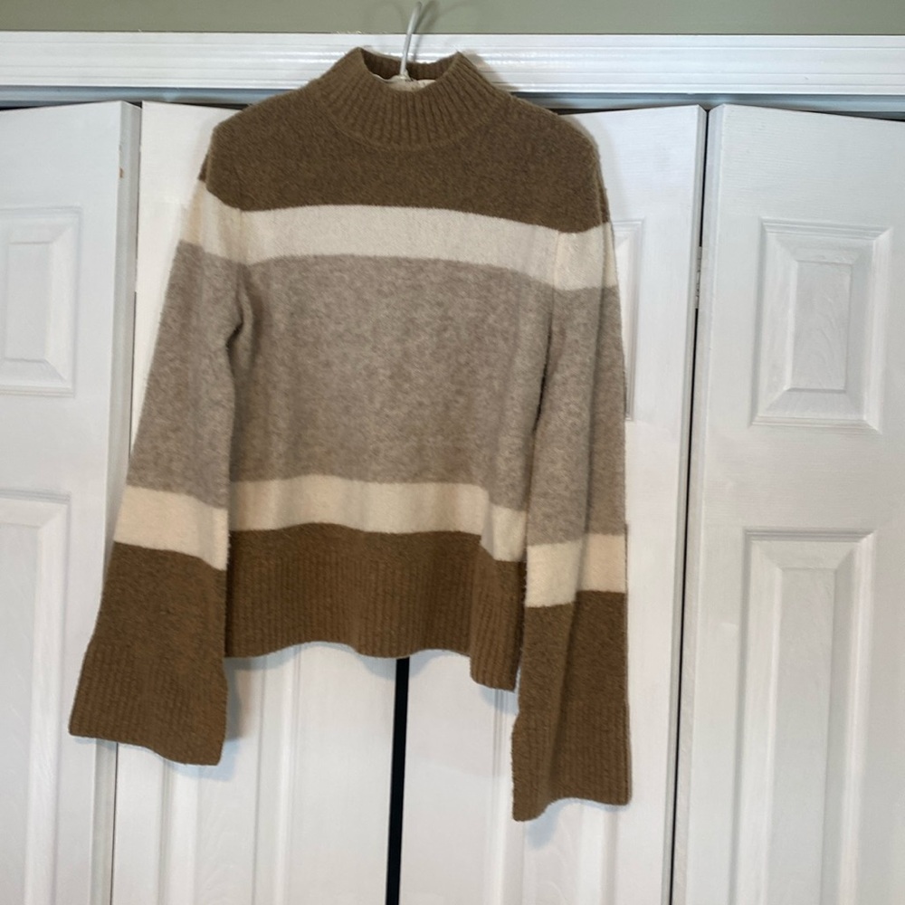 Banana Republic crew neck wool sweater with long sleeves tan multi